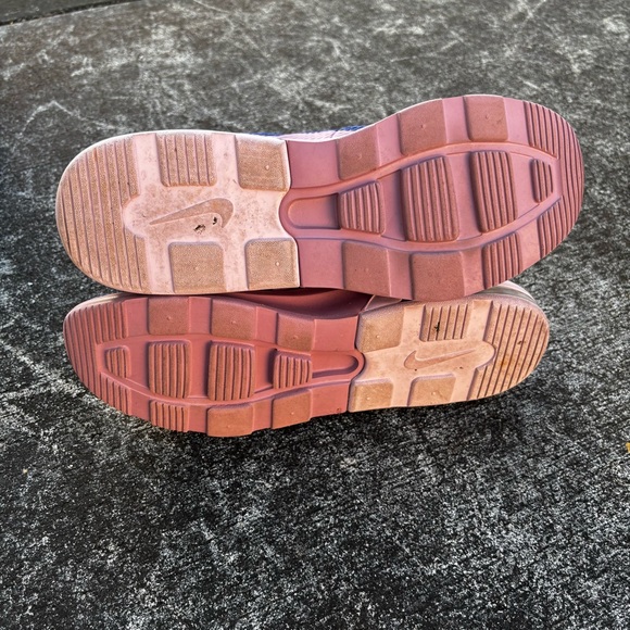 Nike Air Max Motion 2 Navy Pink Blast Size 11 Women’s - Picture 8 of 9